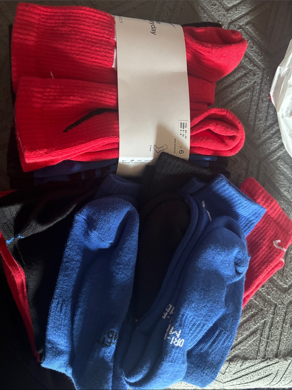 Nike Everyday Cushioned Crew Socks - Red, Black, Blue 2 6 packs - Picture 7 of 7